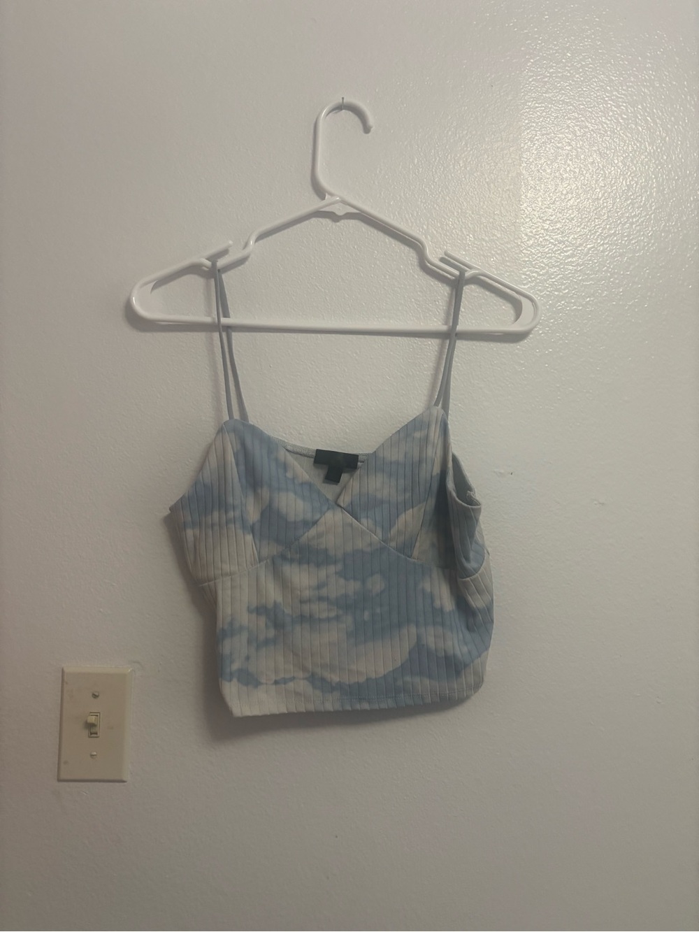 Faded Rose Cloud Print Cropped Tank Top — Women’s Size Large
